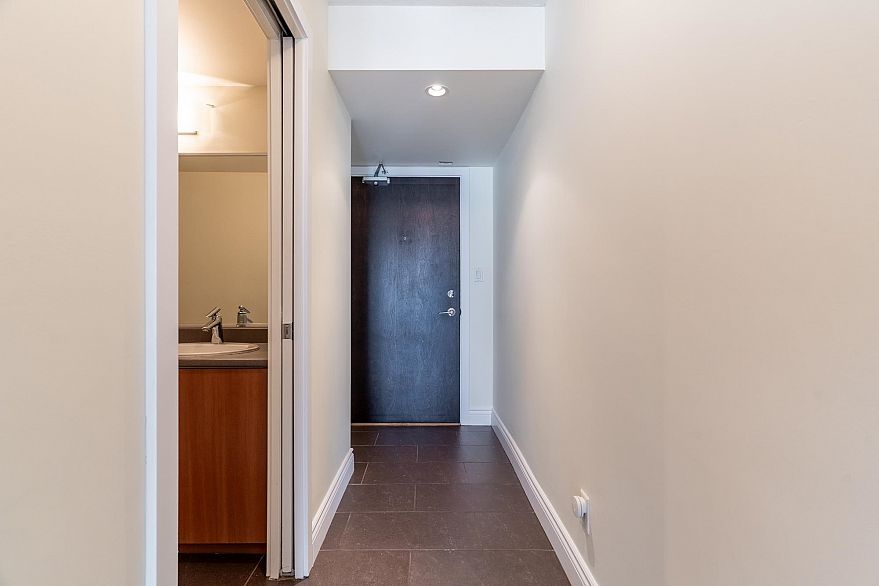 1106 58 Keefer Place