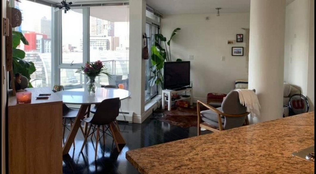 1106 58 Keefer Place