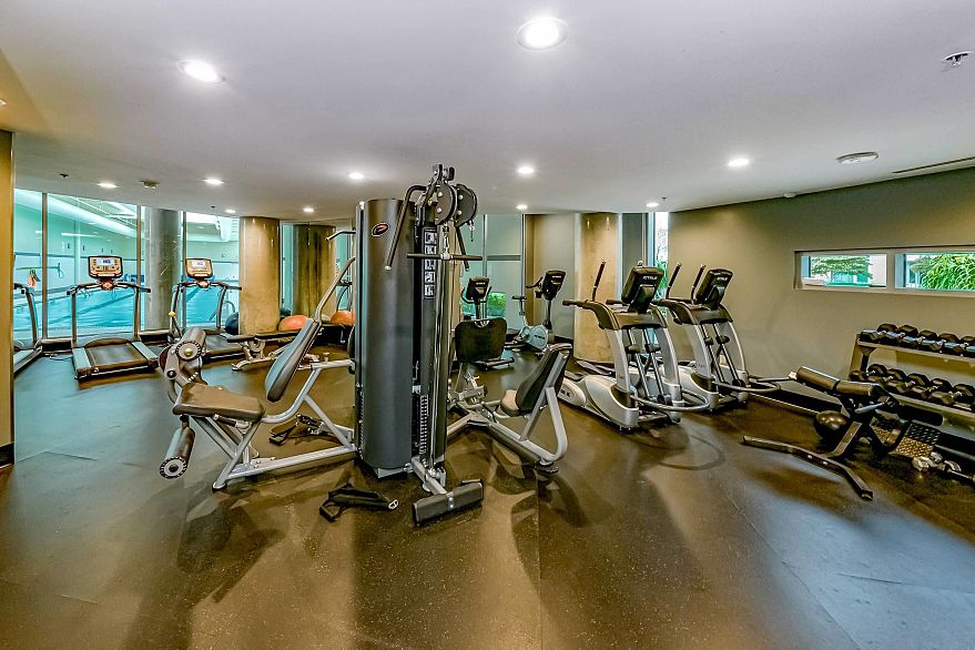 1106 58 Keefer Place