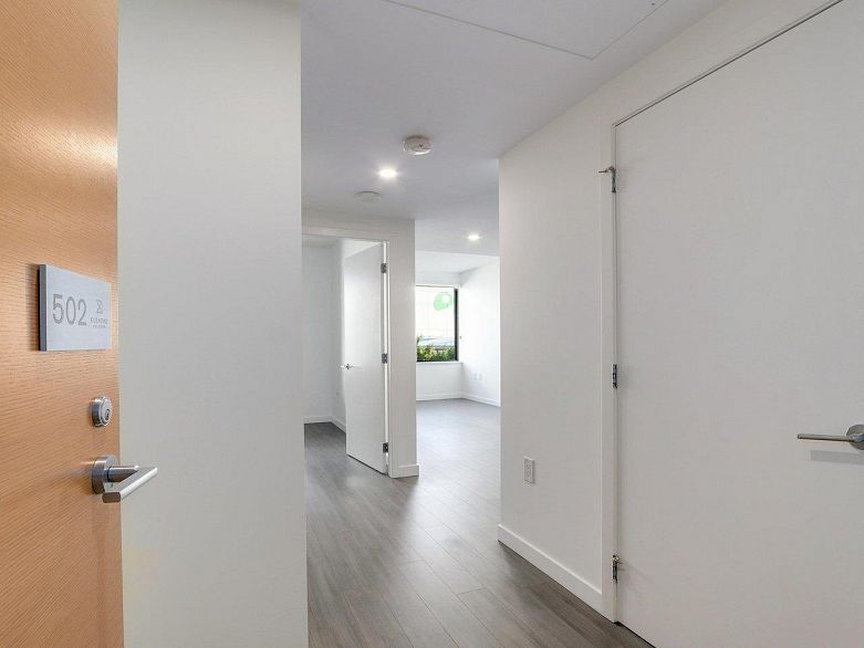 502 210 E 5th Avenue