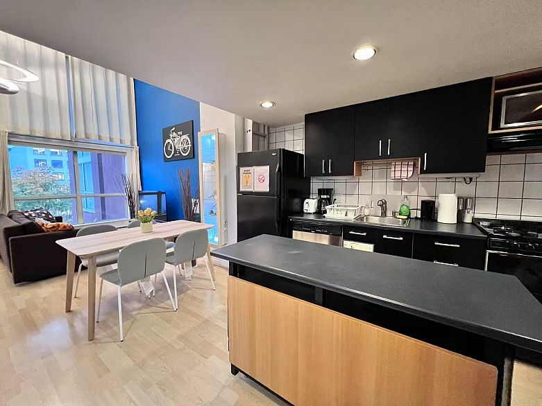 308 933 Seymour Street