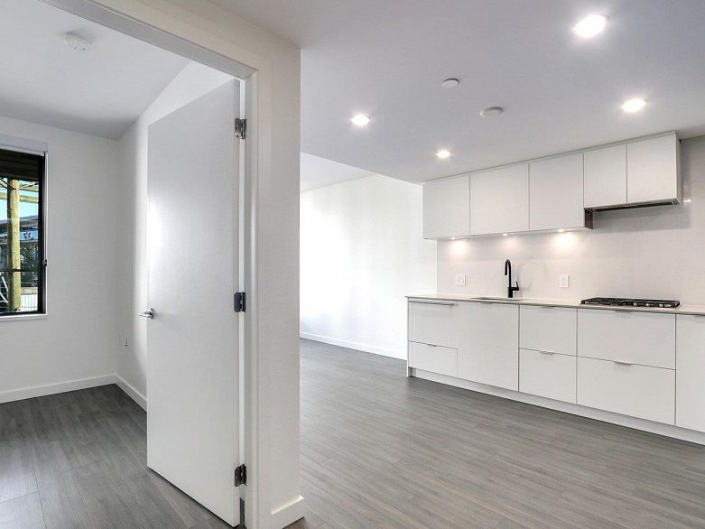 502 210 E 5th Avenue