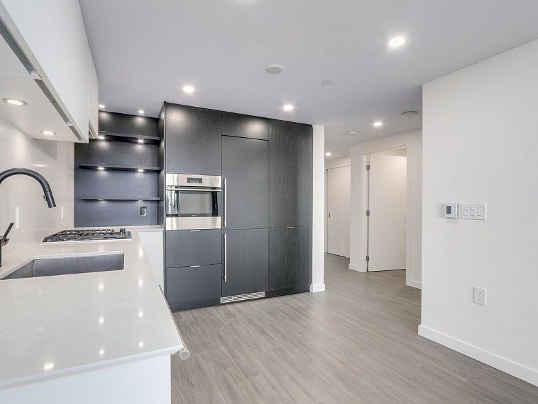 502 210 E 5th Avenue