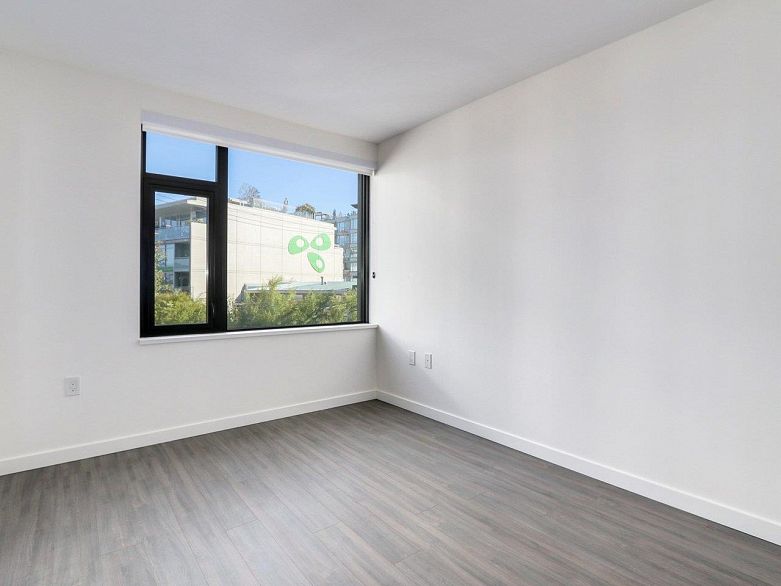 502 210 E 5th Avenue