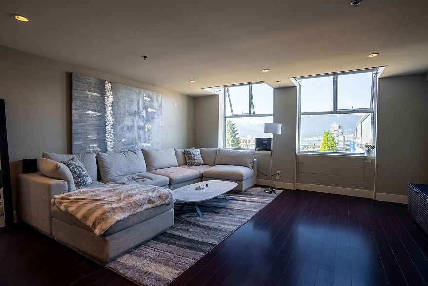 305 1220 E Pender Street