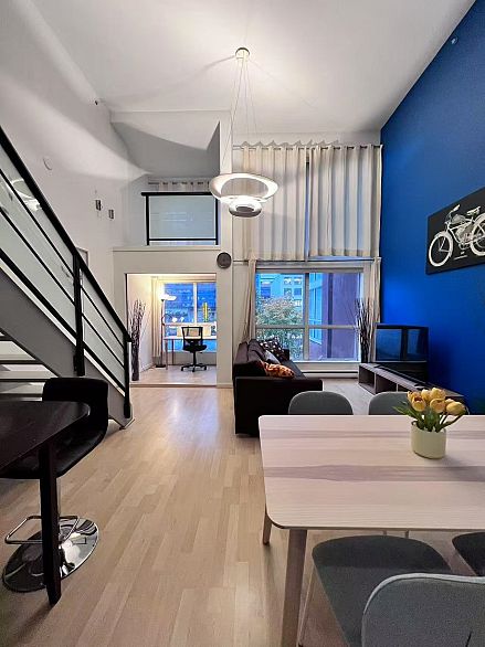 308 933 Seymour Street