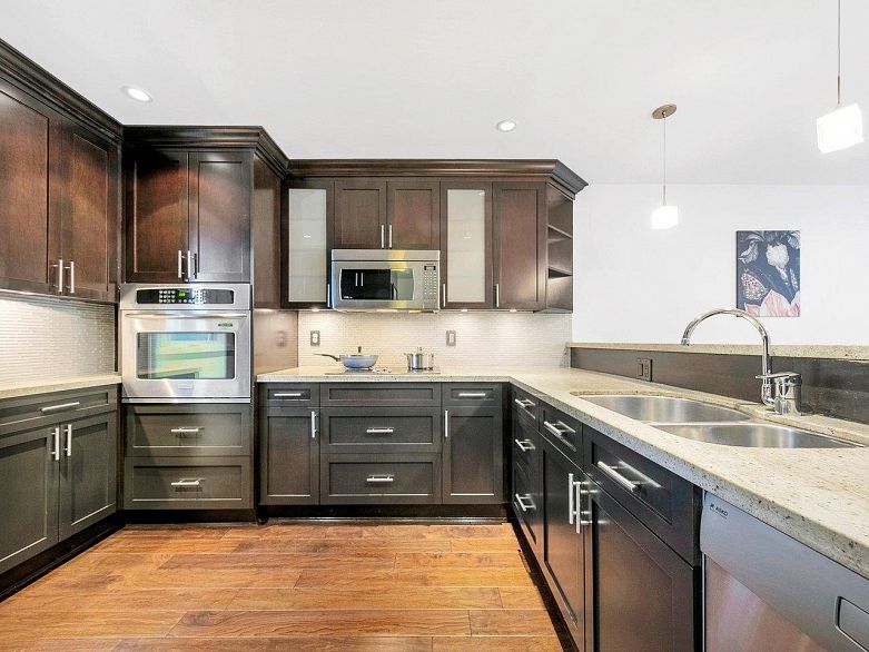 204 3788 W 10th Avenue