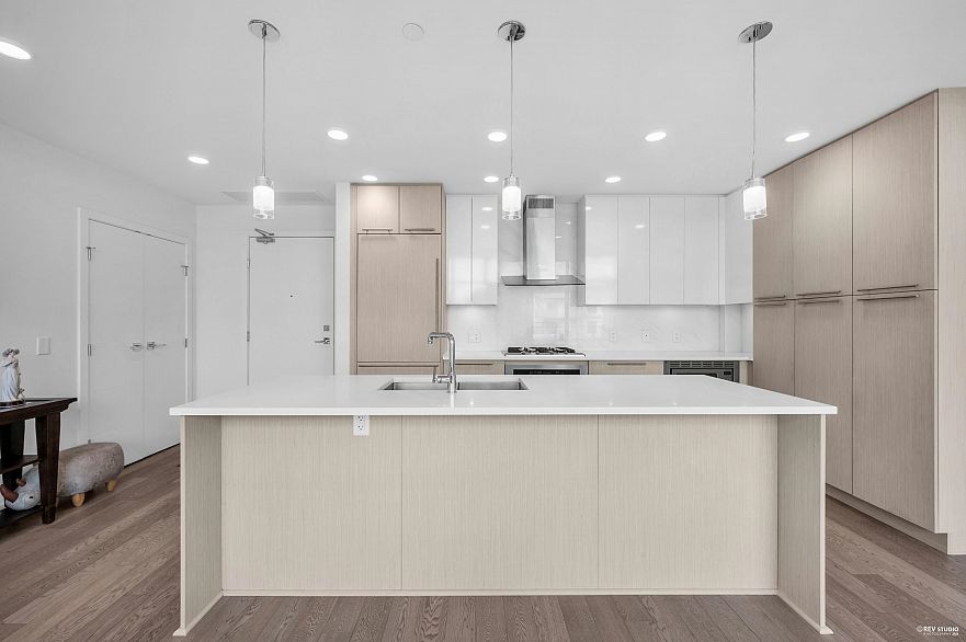 604 5077 Cambie Street