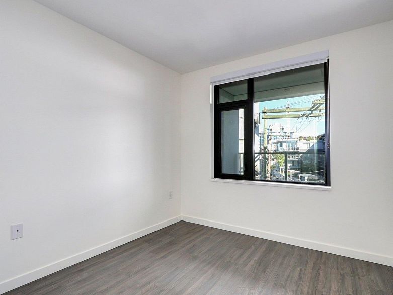 502 210 E 5th Avenue