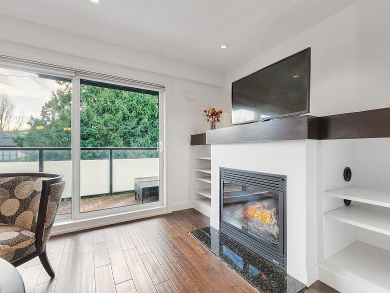 204 3788 W 10th Avenue