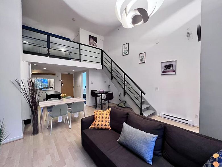 308 933 Seymour Street