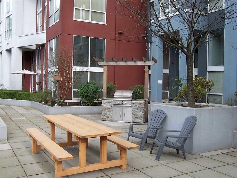 308 933 Seymour Street