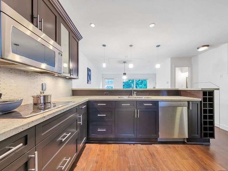 204 3788 W 10th Avenue