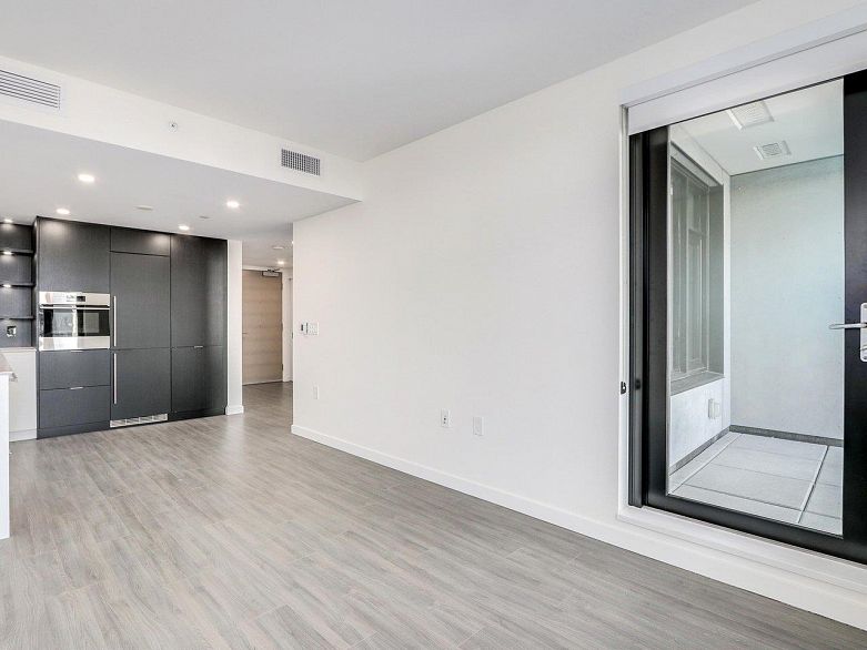 502 210 E 5th Avenue