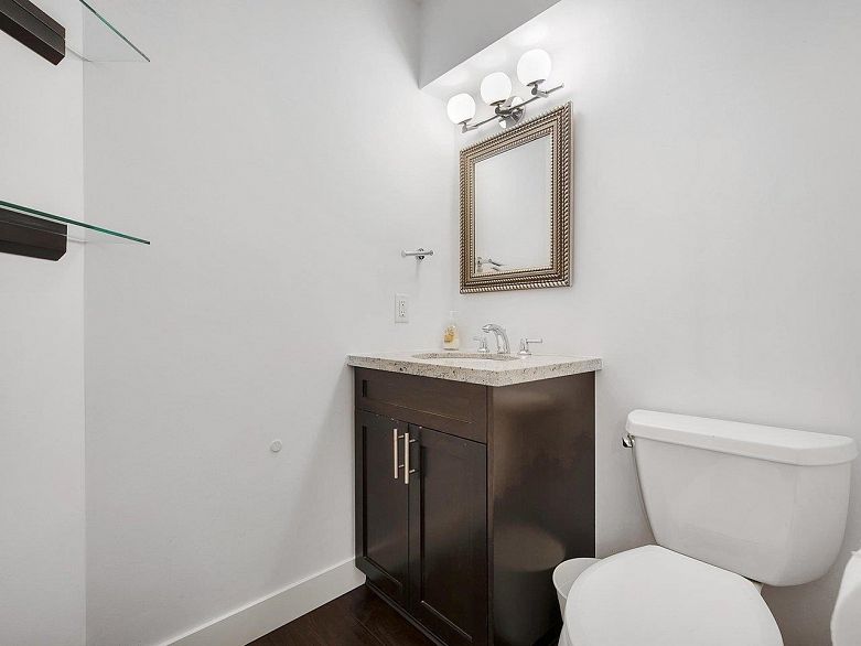 204 3788 W 10th Avenue