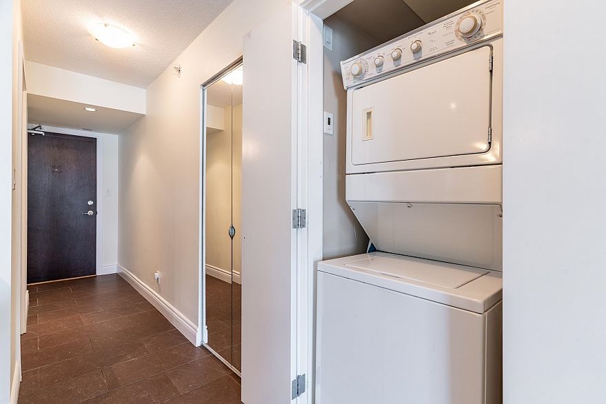 1106 58 Keefer Place