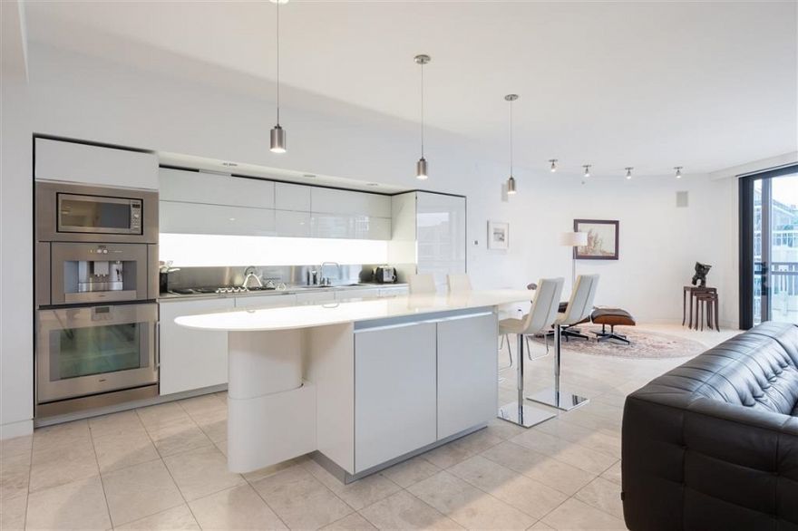 2106 838 W Hastings Street
