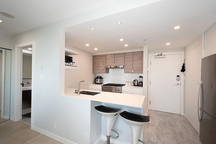 1703 198 Aquarius Mews