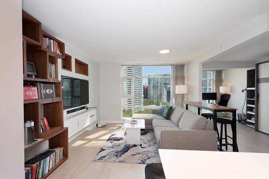 1703 198 Aquarius Mews