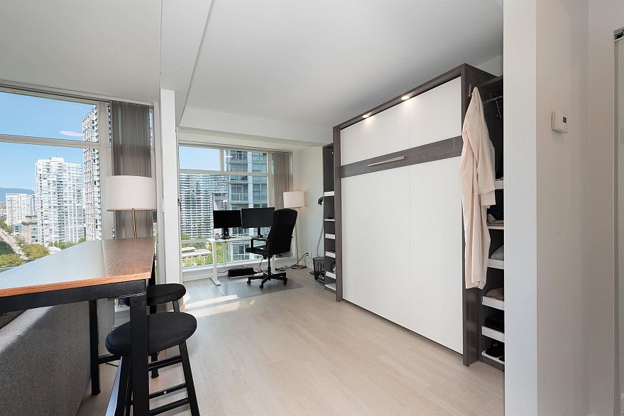 1703 198 Aquarius Mews