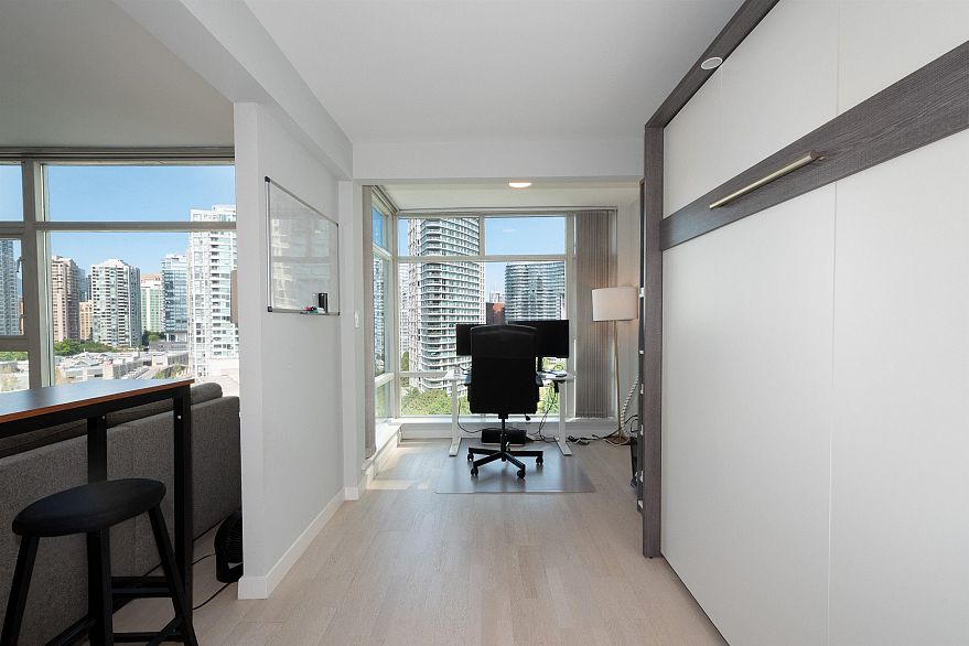 1703 198 Aquarius Mews