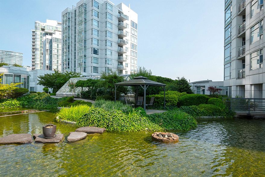 1703 198 Aquarius Mews