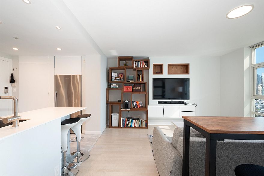 1703 198 Aquarius Mews