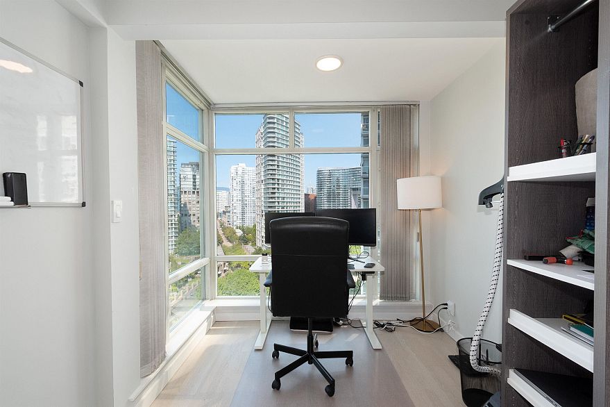 1703 198 Aquarius Mews