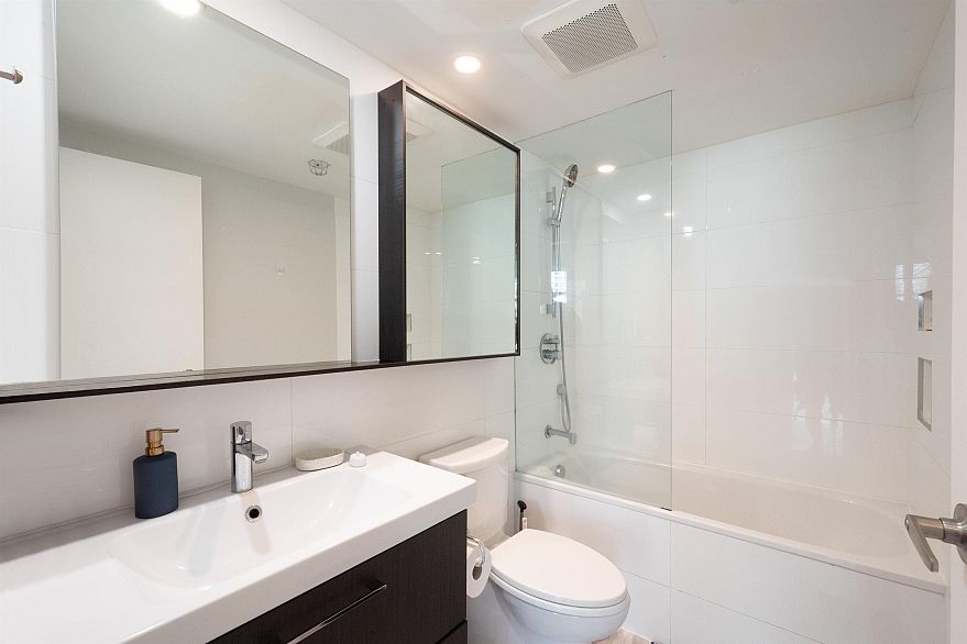 1703 198 Aquarius Mews