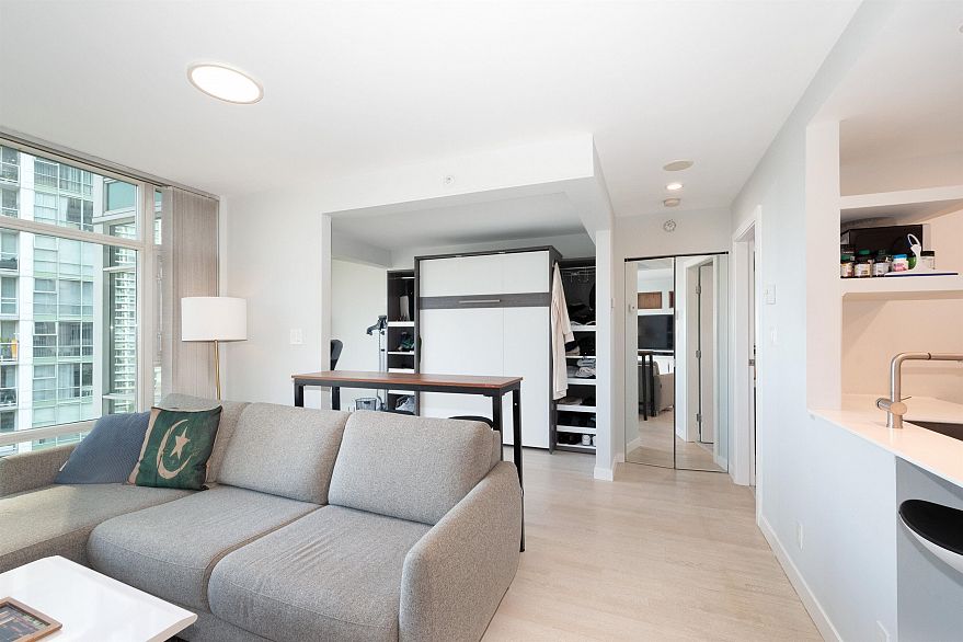 1703 198 Aquarius Mews