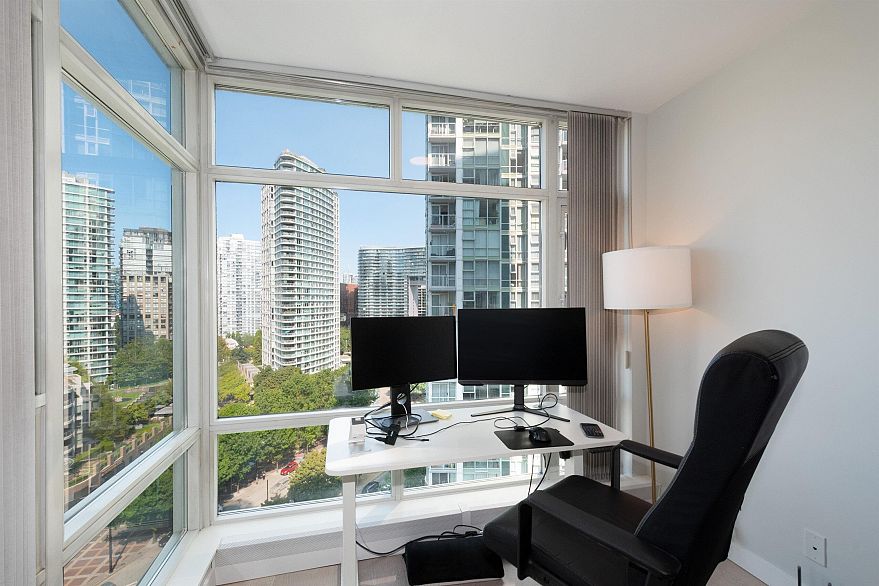 1703 198 Aquarius Mews