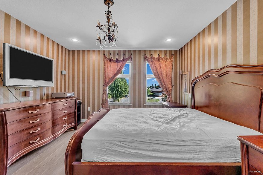 7401 Columbia Street