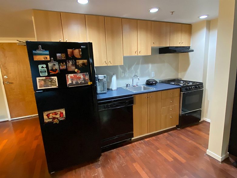 217 933 Seymour Street