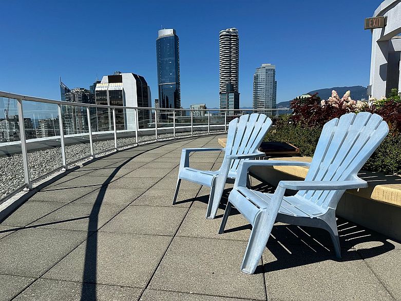 217 933 Seymour Street