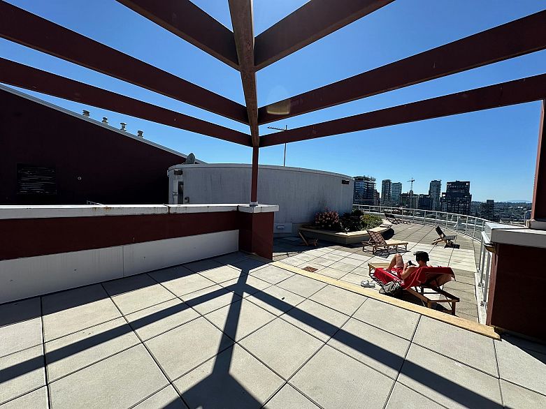 217 933 Seymour Street