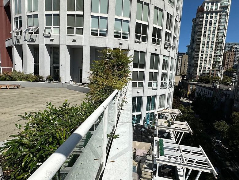 217 933 Seymour Street