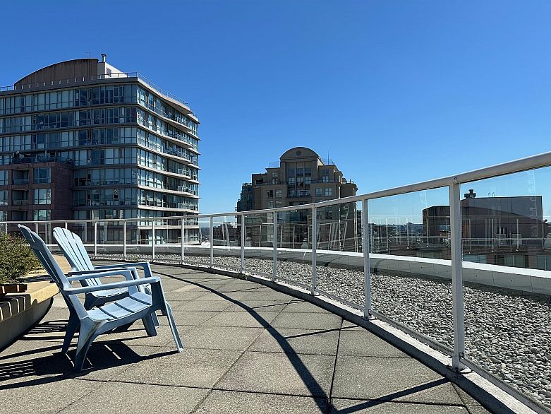 217 933 Seymour Street