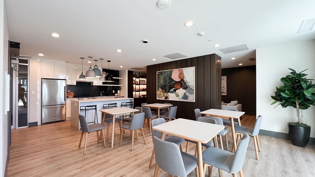 1405 3430 E Kent Avenue