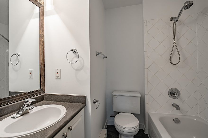 103 1688 E 8th Avenue