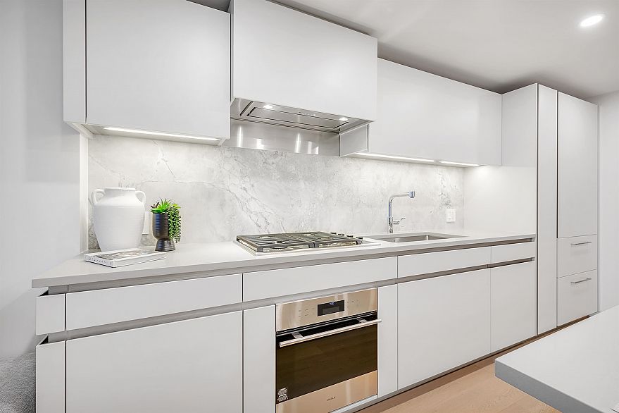 2404 889 Pacific Street