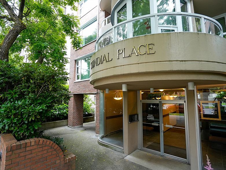 101 1845 Robson Street