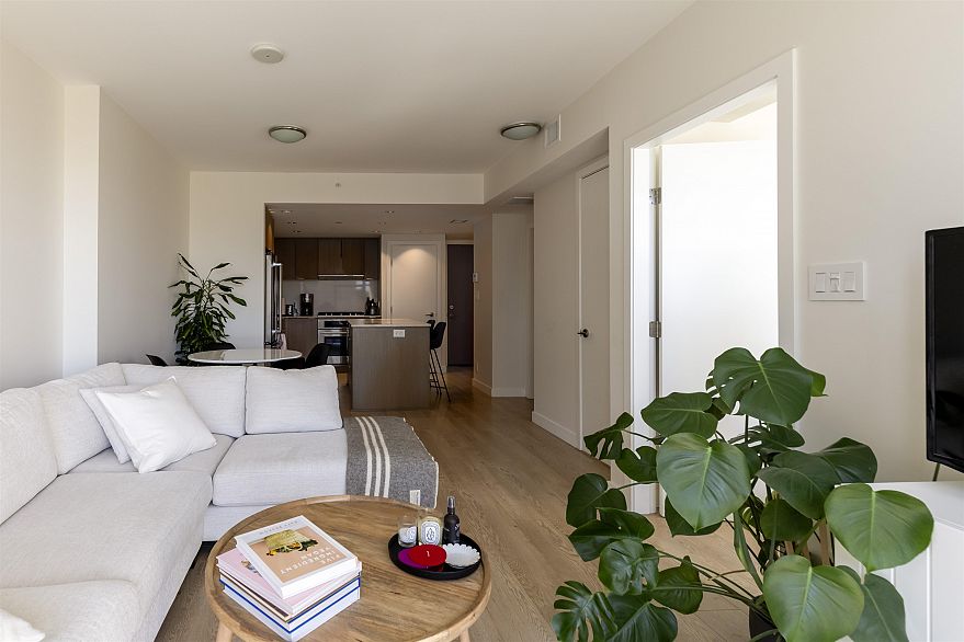 1206 111 E 1st Avenue