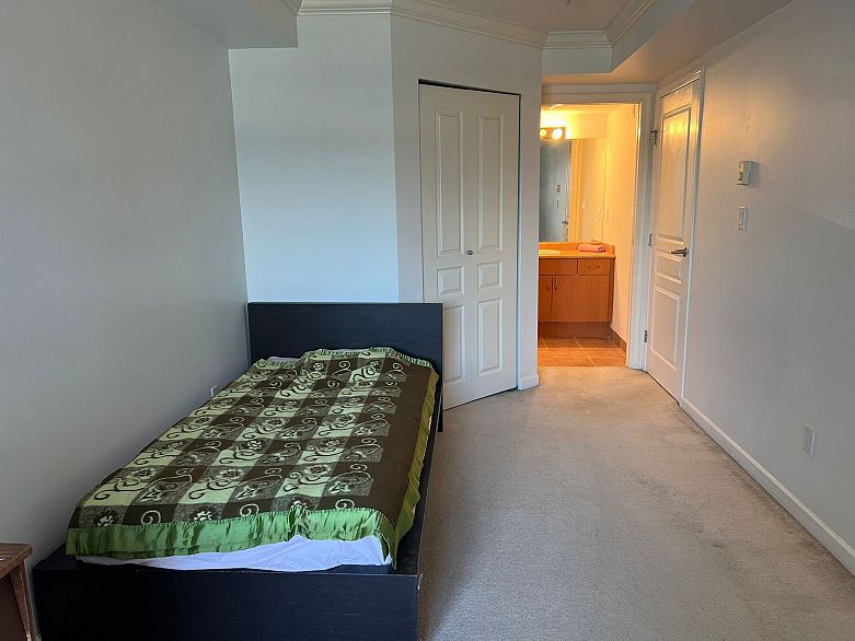 208 6991 Victoria Drive