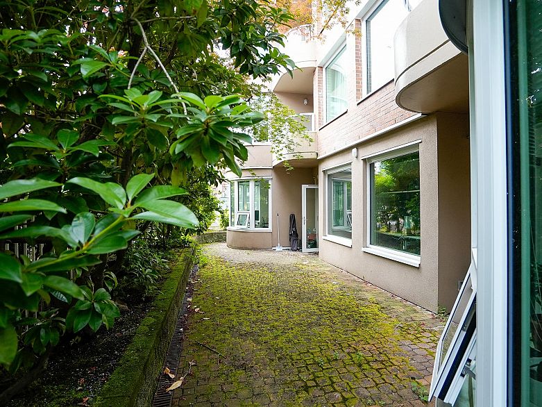 101 1845 Robson Street