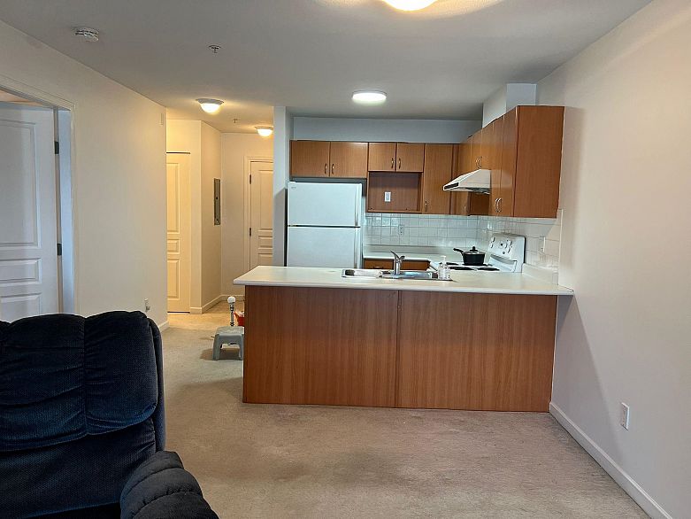 208 6991 Victoria Drive