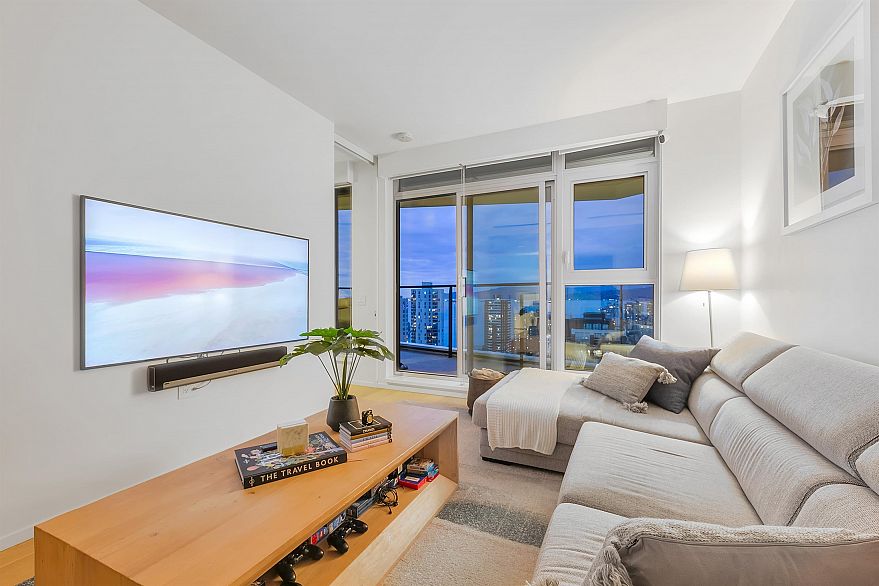 2404 889 Pacific Street