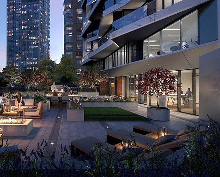 2404 889 Pacific Street