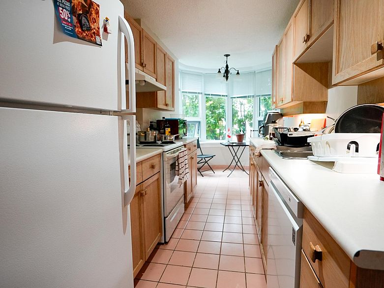 101 1845 Robson Street