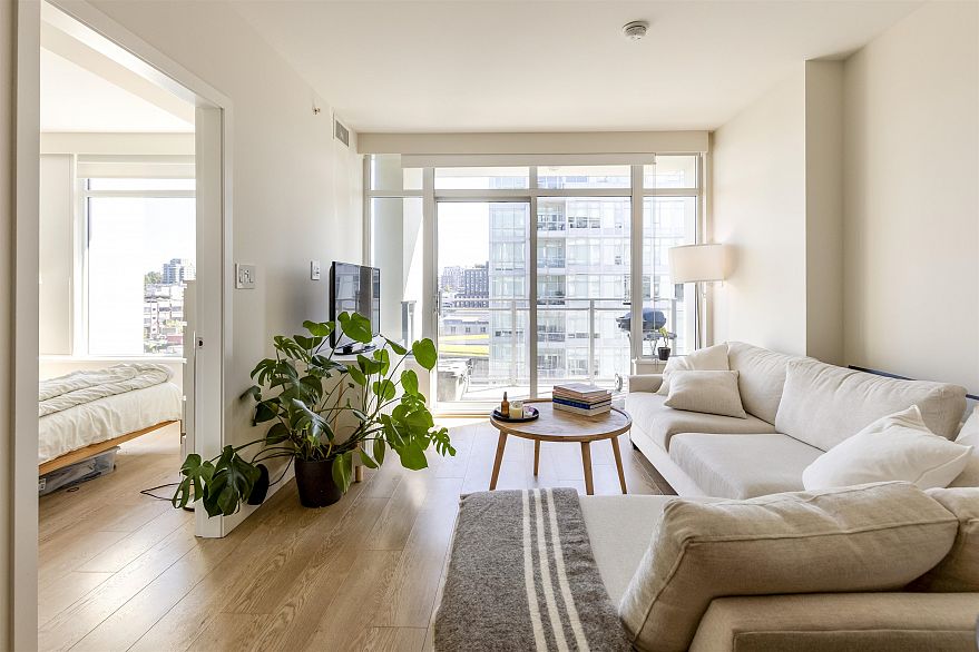 1206 111 E 1st Avenue