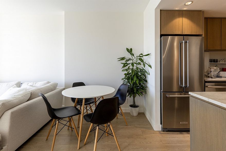 1206 111 E 1st Avenue